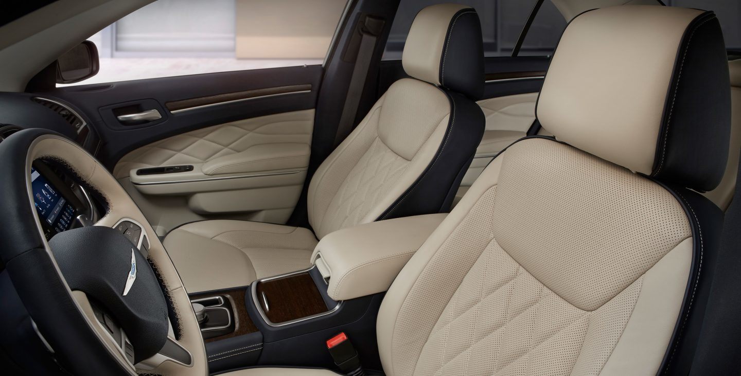 2018 Chrysler 300 Two Tone Front Interior